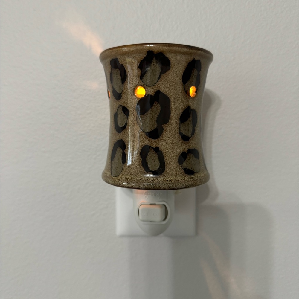 Scentsy Leopard Plug-In Warmer